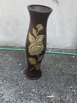 Floor vase like new, ceramic with gold embossed detail