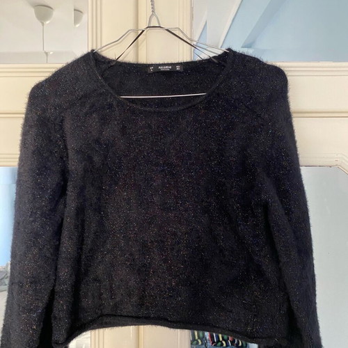 Pull & Bear black cropped fuzzy sweater like new, size L