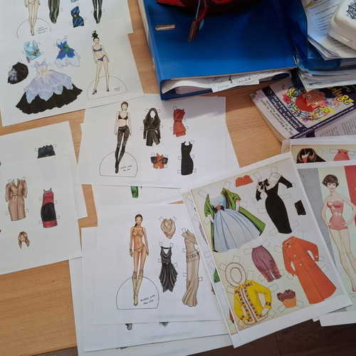 Papercraft High Fashion Doll Dress-Up Set 16 Pages New