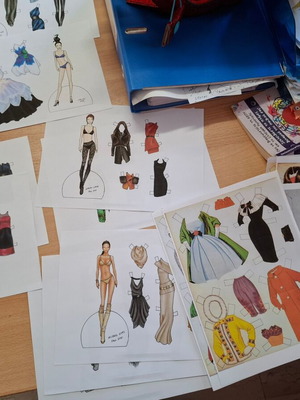 Papercraft High Fashion Doll Dress-Up Set 16 Pages New