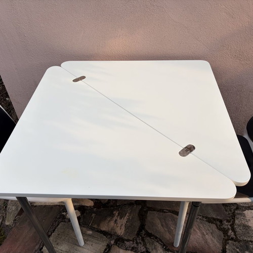 Folding kitchen table for 2-4 people, triangular to square, youth style