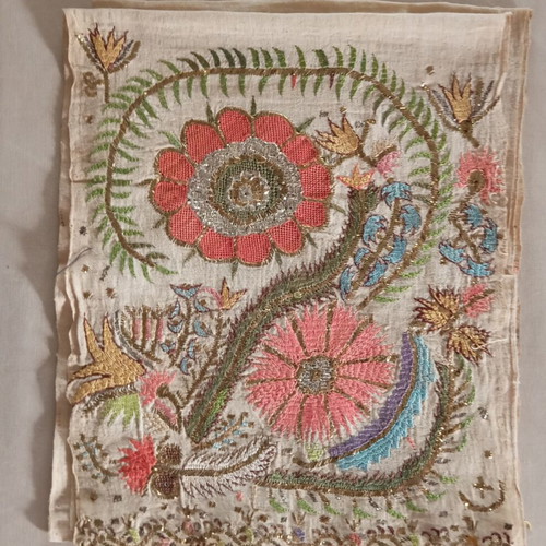 Tsevres embroidered with silver and gold thread, like new, 28x2.66