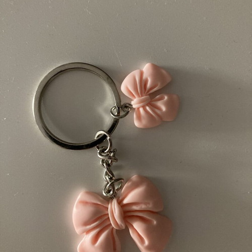 Keychain with pink bows like new