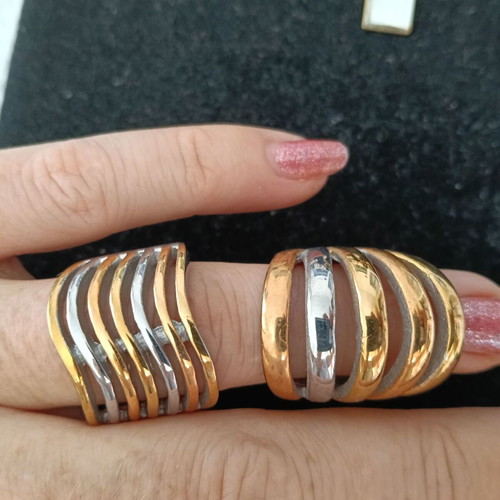 Set of 10 gold and silver-tone jewelry pieces
