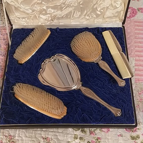 Vintage silver 800 vanity set like new in luxury velvet case