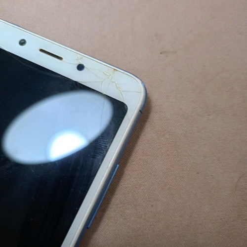 Xiaomi Redmi 6 used with a small crack