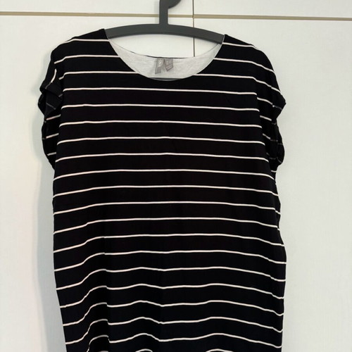 T-shirt black with white stripes like new, size M ASOS