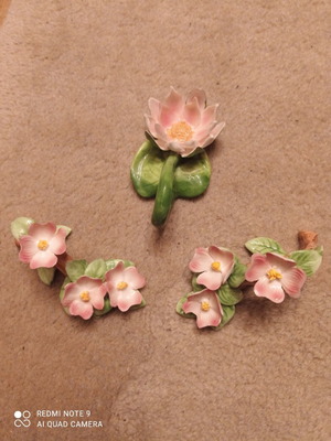 Various decorative items used, set of three