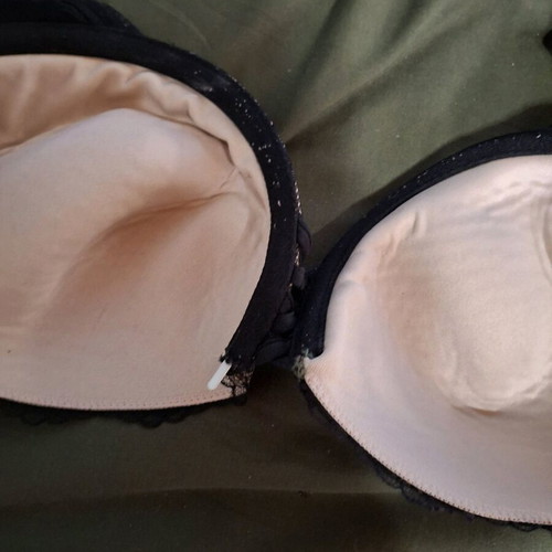 Bra 85D used, with slightly damaged underwire