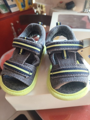 Chicco baby sandals size 18, new