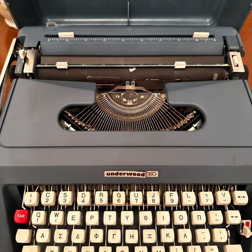 Underwood typewriter used, vintage
