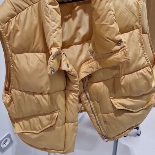 Zara sleeveless jacket like new, wide fit, mustard color