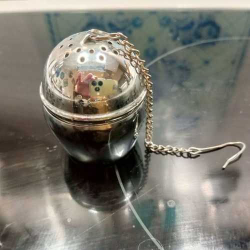 Tea strainer new with chain and base, 4 cm diameter