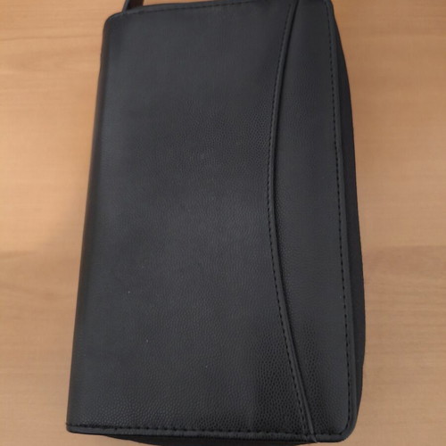 Men's organizer wallet with zipper and bracelet gift like new, black