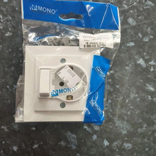 Single flush-mounted power outlet with switch white new