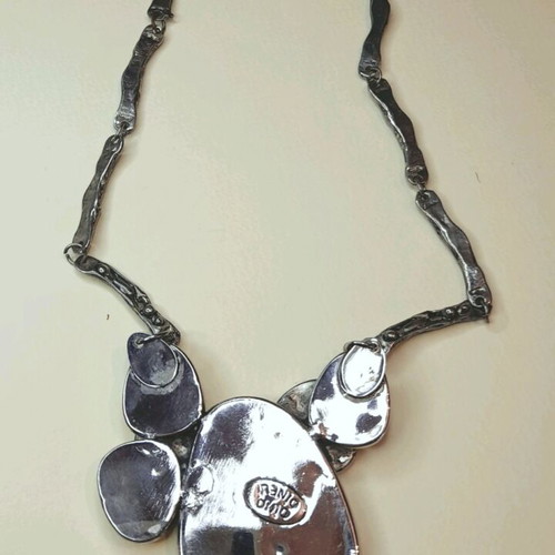 Statement necklace Dino Dinel new with articulated Pebbles motif