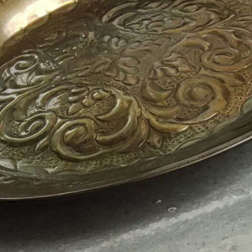 Carved bronze plate like new, diameter 25cm, height 3cm