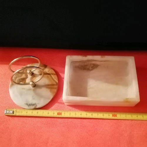 Envelope stand and alavastrine pouch.
