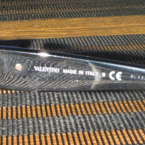 Valentino sunglasses new, black with case