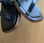 Δερμάτινα σανδάλια Massimo Dutti σαν καινούργια, μαύρα με ασημί αγκράφα, νούμερο 36
