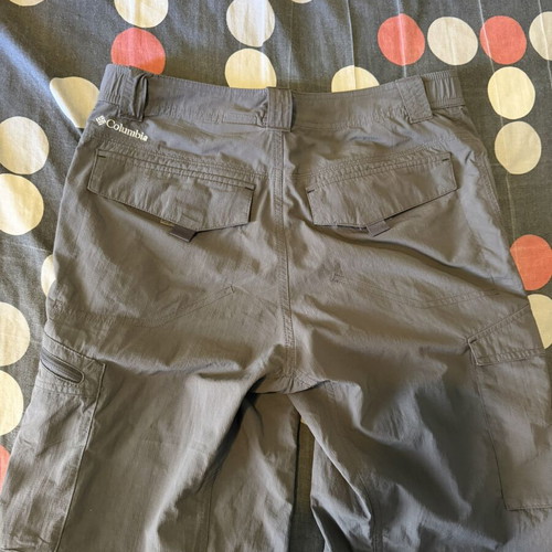 Columbia Omni Shade Cargo Shorts size W30 like new, gray, sun protection