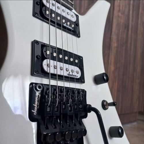 Jackson electric guitar like new, white, Floyd Rose tremolo