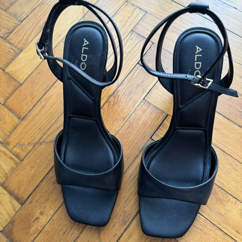 Aldo black sandals like new with heel size 39