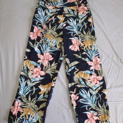 Only summer pants size 38 like new, black multicolor