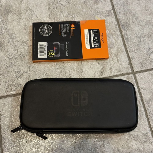 Nintendo Switch protection set used with original carrying case and Spigen tempered glass