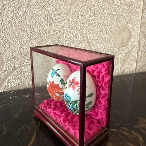 Set of collectible Chinese handmade painted eggs like new