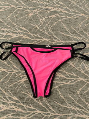 Νέο γυναικείο φούξια σλιπ μαγιό Calzedonia με λουριά, μέγεθος M