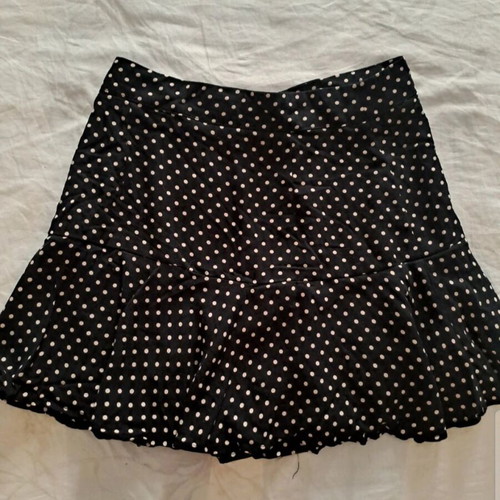 Stradivarius polka dot skirt with inner shorts like new, black and white