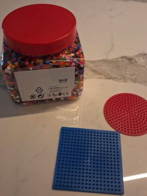Χάντρες χειροτεχνίας PYSSLA Ikea σαν καινούργιες με 3 βάσεις δώρο