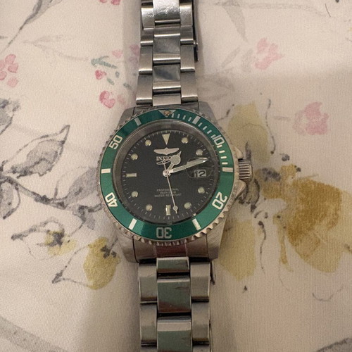 Invicta wristwatches, 2 pieces, green quartz and black automatic