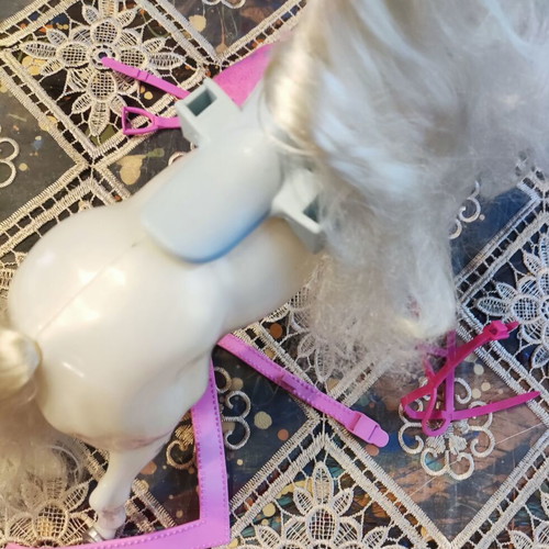 Vintage Barbie Mattel set: Princess doll & carriage horse (80s/00s)