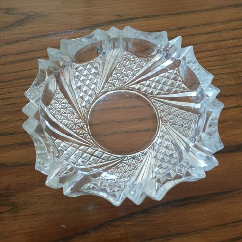 Crystal ashtrays with designs like new