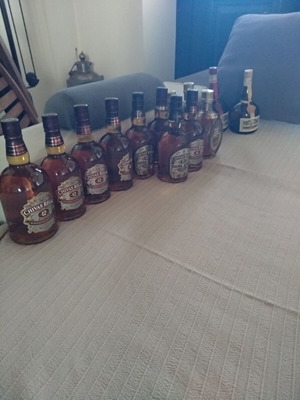 Whisky new, about 30 bottles Black Label, Chivas Regal, Dimple