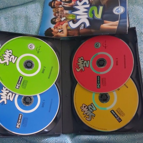 The Sims 2 PC CD-ROM game like new with all CDs and manual