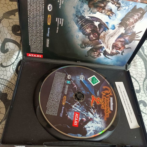 Neverwinter Nights PC game set like new, 8 CDs