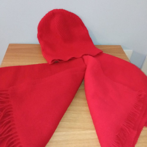 Set of 2 red scarves and red beanie like new (3 pieces)