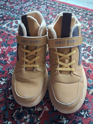 Boys' boots size 39 like new