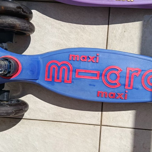 Micro Maxi kids scooters used, pack of 2, light-up wheels