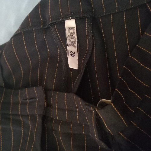 Elegant black suit with thin yellow stripes size 42 used by Lola