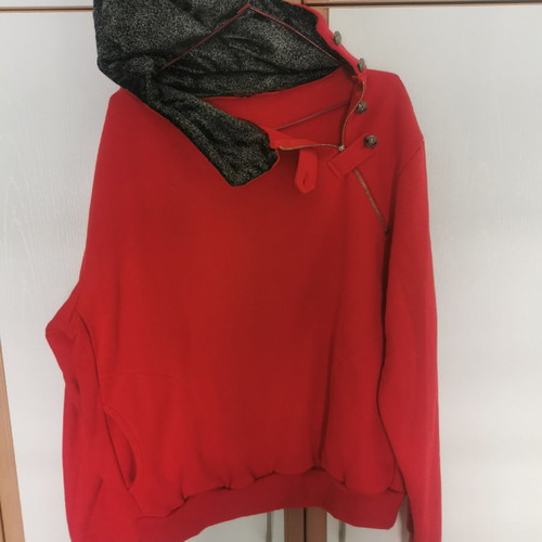 Hooded fleece sweatshirt new, size medium, red