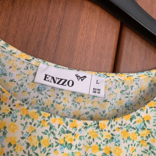 Enzzo Floral Blouse Like New, Short Sleeve, Green and Yellow