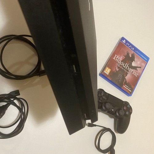 PlayStation 4 Slim like new with controller and Bloodborne