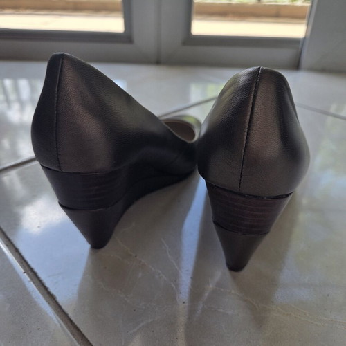 Round bronze leather pumps new with platform heel