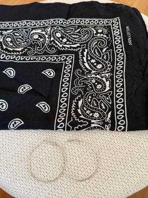 Scarf with gift hoop earrings like new