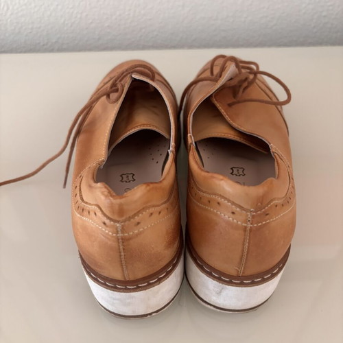 Bilero leather Oxford/Brogue shoes size 38 like new, tan