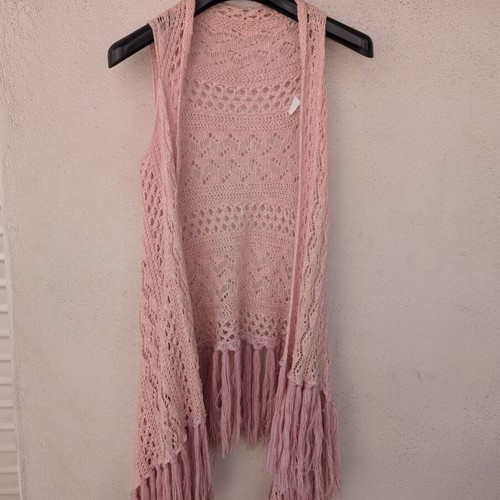 Long sleeveless cardigan light knit with fringes like new, pink, One Size